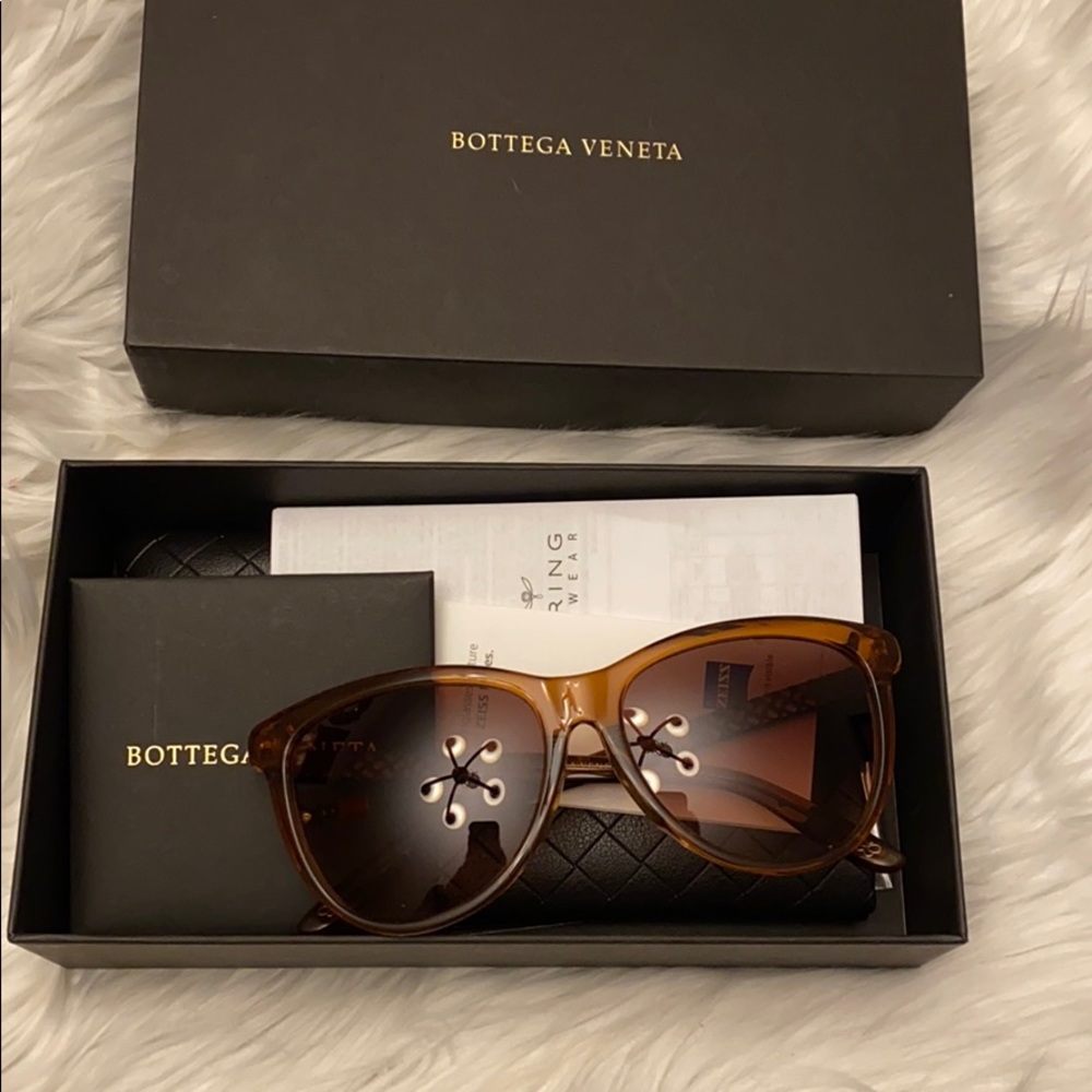 Bottega Veneta Lady Sunglasses - Picture 2 of 15